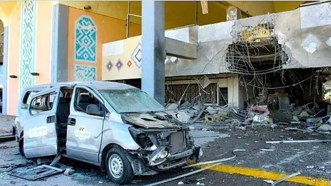 Efectos de los bombardeos de la Coalición Árabe sobre Sanáa. (@TheNationalNews)