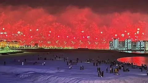 Fuegos artificiales en la isla de Marjan en Ras al Khamaih. (EL CORREO)