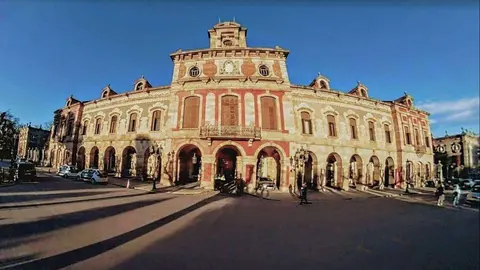 Perspectiva exterior del Parlamento de Cataluna. (Google Maps / Gabriel Guillén)