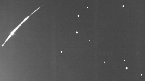 Una imagen del meteoro en el cielo de Abu Dhabi difundida por el Centro Astronómico.