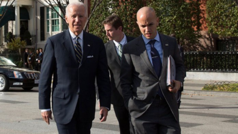 Biden, a la izquierda de la imagen, junto a González en 2014. (Fuente  externa)