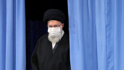 En la imagen de Reuters, el líder supremo iraní, el ayatollah Ali Khamenei,