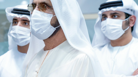 El jeque Mohammed bin Rashid durante su recorrido por el Departamento de Seguridad del Estado. (Dubai Media Office)