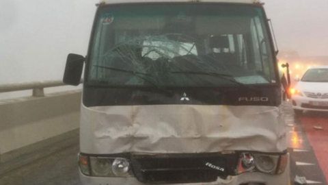 La Policía de Abu Dhabi difundió la imagen de uno de los vehículos involucrado en el accidente.