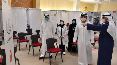 Un centro de vacunación en Emiratos Árabes Unidos. (Dubai Media Office)