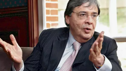 El ministro de Defensa de Colombia, Carlos Holmes Trujillo.