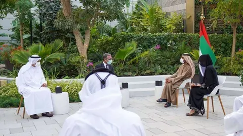 Un momento del encuentro entre el gobernante de Dubai y el presidente la Unión Interparlamentaria. (WAM)