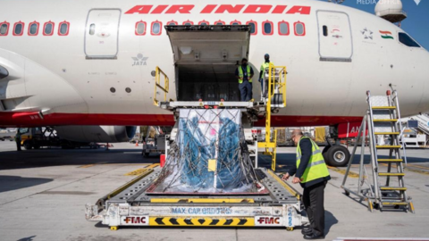 Llegada de vacunas al emirato.(Dubai Media Office)