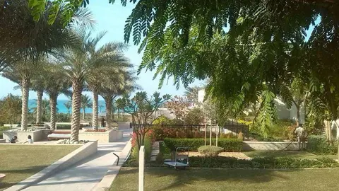 Jardines del hotel St Regis en Saadiyat Island de Abu Dhabi.