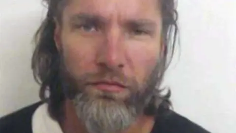 Lukas Pokorny fue detenido y arrestado por oficiales de la Fuerza Fronteriza del Reino Unido. (Policía de Escocia)