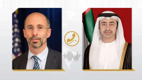 Rob Malley y el jeque Abdullah bin Zayed Al Nahyan. (WAM)