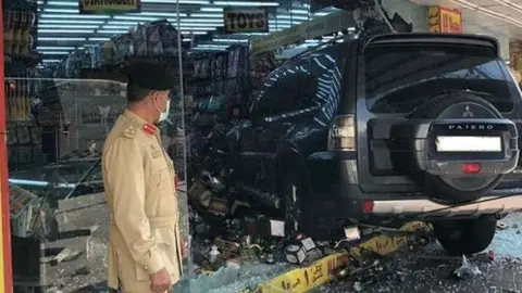 La Policía de Dubai difundió esta imagen del accidente.