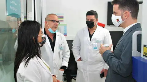 Profesionales del Centro de Células Madre en Abu Dhabi. (EL CORREO)