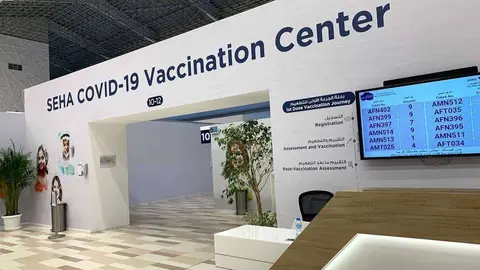 El centro de vacunación en Port Zayed de Abu Dhabi. (EL CORREO)