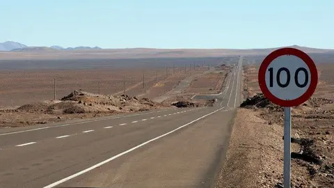 Altas autoridades chilenas buscarán en la región del Golfo la próxima semana inversiones para la carreteras del país. En la imagen, la Panamericana en Chile. (pxhere.com)