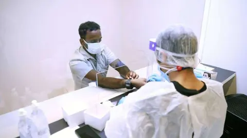 Pruebas de detección del Covid-19. (WAM)