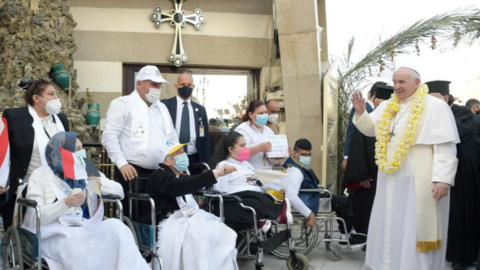 El Papa con un encuentro con jóvenes en Irak. (Twitter)