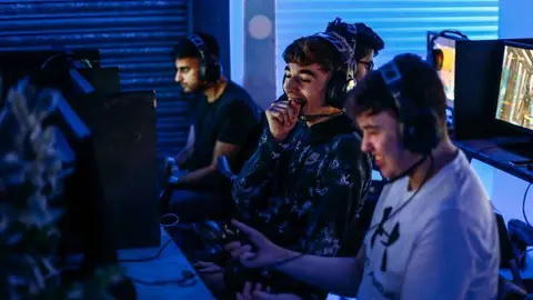 Jugadores en una edición anterior de Dubai Estars. (Platinumlist)