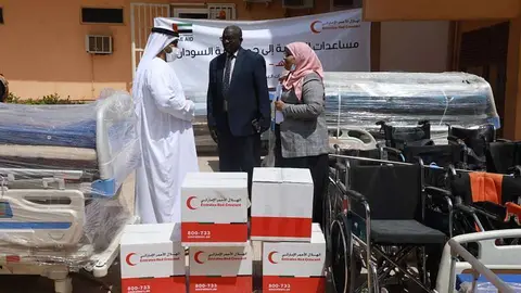 La Media Luna Roja ha enviado un nuevo cargamento de equipos médicos para Sudán. (WAM)