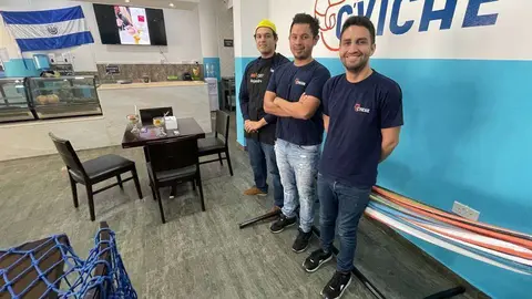 De izquierda a derecha, José Navarro, Alejandor Acuña y Gustavo Zolano. (EL CORREO)