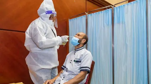 Pruebas de coronavirus en la Universidad de Ajman. (WAM)