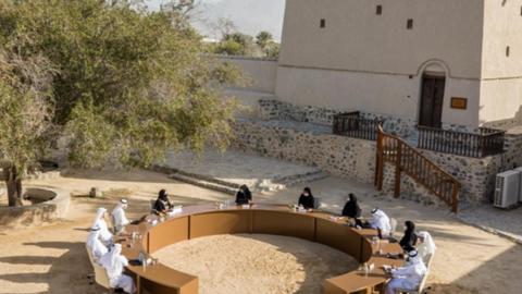 Una reunión en EAU en la era del coronavirus. (Dubai Media Office)