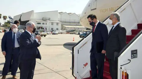 El primer ministro de Israel recibe a la delegación emiratí en octubre de 2020. (WAM)