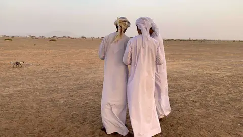 Ciudadanos emiratíes a modo ilustrativo. (EL CORREO)