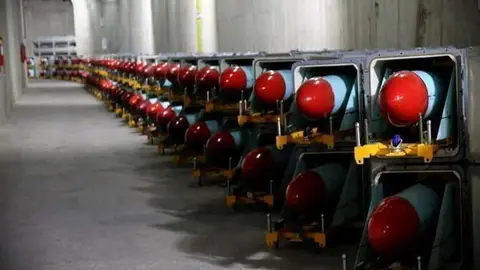 Los misiles iraníes en un lugar no revelado. (Al Arabiya)