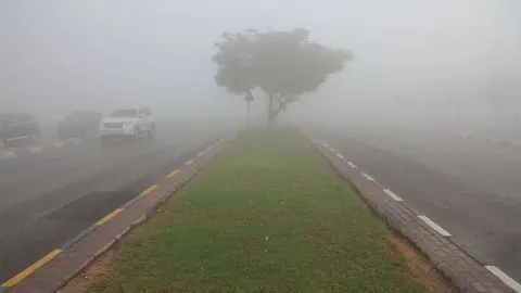 Niebla sobre una carretera de Ras Al Khaimah. (R. Pérez)