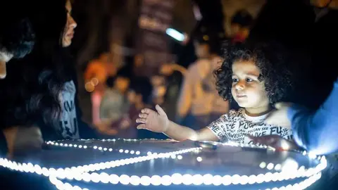 Una actividad durante una edición anterior de 'La Hora del Planeta'.
