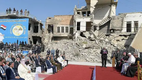 El Papa Francisco, en la Oración por las Víctimas de la guerra en Hosh al-Bieaa, la plaza de las cuatro iglesias: siro-católica, armeno-ortodoxa, siro-ortodoxa y Caldea. (Vatican News)