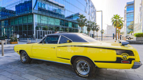 Vehículos de exhibición en Rethink Art en Dubai Design District. (Dubai Tourism)