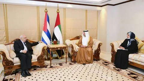 Roberto Blanco Domínguez, Tariq Humaid Al Tayer y Afra Al-Basti, durante la reunión. (WAM)