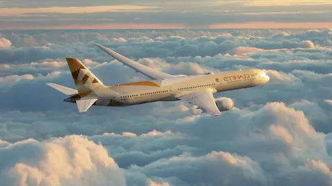 Un avión de la aerolínea de Abu Dhabi, Etihad Airways. (WAM)