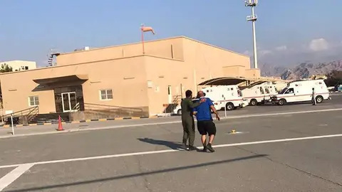 La policía difundió una imagen del rescate del árabe.