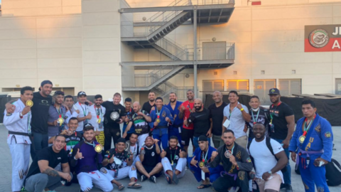 Campeones y entrenadores del Mundial de Jiu Jitsu en Abu Dhabi 2021. (Facebook)