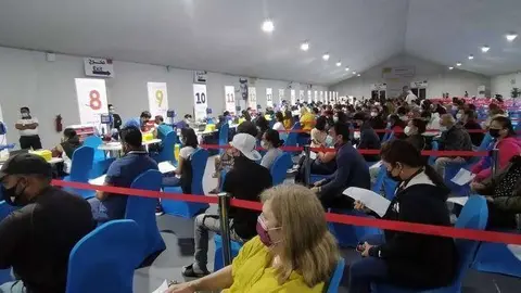 Un centro de vacunación en Dubai. (Richard Ramos / EL CORREO)
