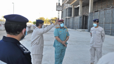 Oficiales de policía de Abu Dhabi en la era del coronavirus. (Twitter)