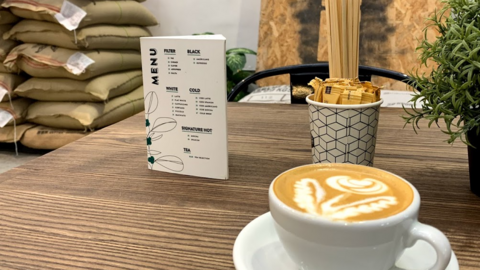 Un café con leche en una tostadora de Dubai. (EL CORREO)