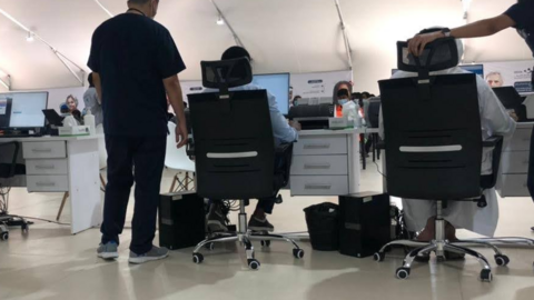 Un centro de vacunación en Dubai. (EL CORREO)