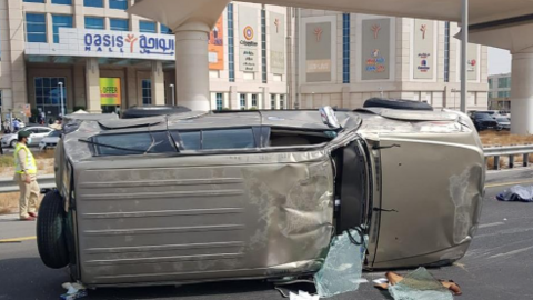 La Policía de Dubai difundió esta imagen de un accidente.