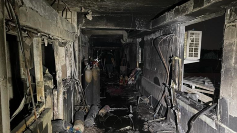 Una imagen de Twitter del lugar de una sala del hospital tras el incendio.