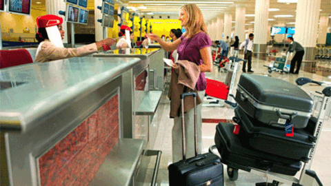 Una imagen de la facturación de equipaje en el aeropuerto de Dubai.