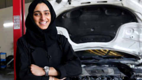 Huda Al Matroushi primera mecánica emiratí. (Twitter)