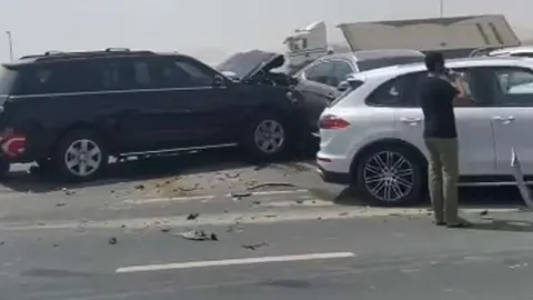 Una imagen difundida por la Policía de Dubai del choque múltiple.