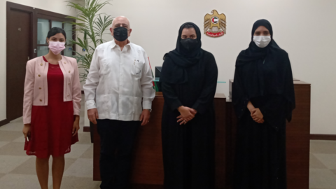 Representantes de la Embajada de Cuba con las autoridades emiratíes del Departamento de Asuntos de América del Ministerio de Exteriores. (Cedida)