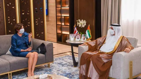 El presidente del Consejo Nacional Federal (FNC) y la viceministra de Relaciones Exteriores de Costa Rica en Abu Dhabi. (WAM)