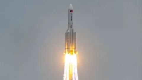 Imagen de un cohete chino. (Al Arabiya)