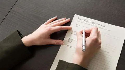 A modo ilustrativo, firma de un testamento. (Fuente externa)